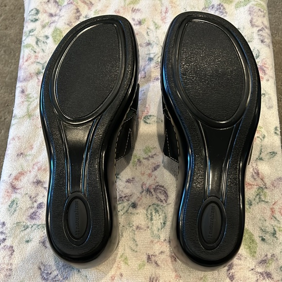 Naturalizer slip on sandals.  Size 8 WW - Picture 6 of 7